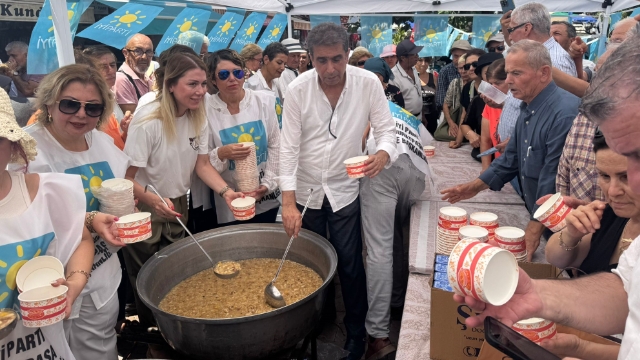 İYİ Parti’den aşure ikramı
