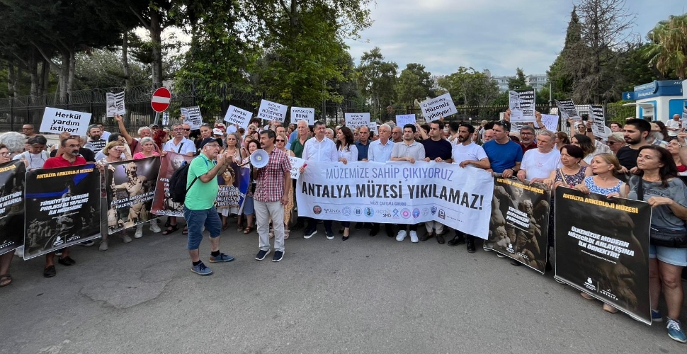 ‘Müze kapatılamaz, yıkılamaz’