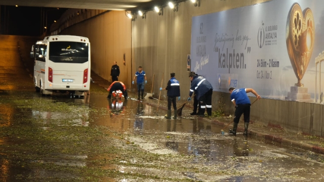 Fırtına yıktı geçti