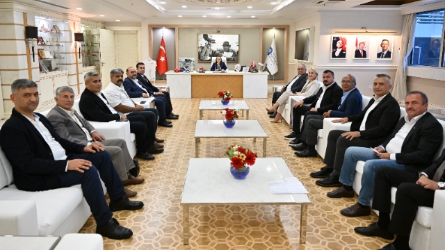 Özdemir Muhtarlar Günü’nü kutladı