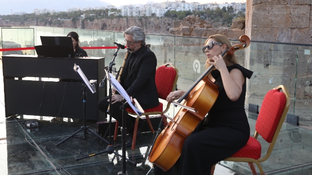 Gün batımı konserleri sürüyor