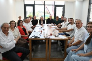 ‘Böcek tutuksuz yargılanmalı’