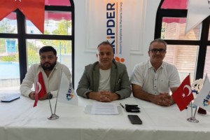 “Kimsenin adamı değilim, iş adamıyım”