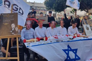 AGD’den maskeli protesto