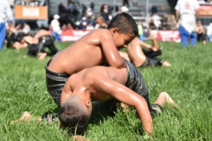 Kepez’de pehlivanlar dualı çayıra çıktı