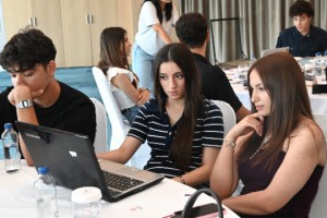 ‘Teknolojiyi İyi Kullanın Ama Ona Bağımlı Olmayın’