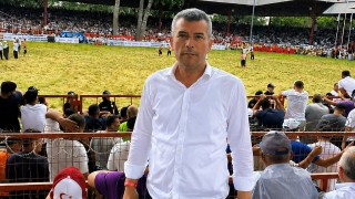 Tuncer, Başpehlivan Erkan Taş'ı Tebrik Etti