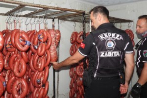 152 kilo et ve 20 bidon turşuya el konuldu