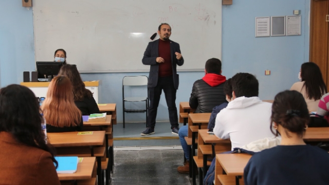 Mezunlar ile öğrenciler buluşuyor