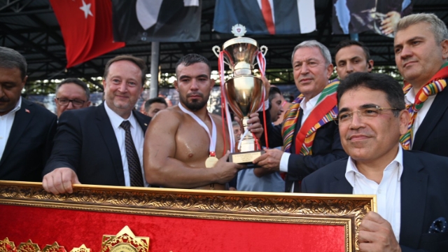 Yusuf Can Zeybek başpehlivan