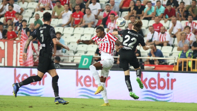 Antalyaspor harakiri yaptı : 0-3