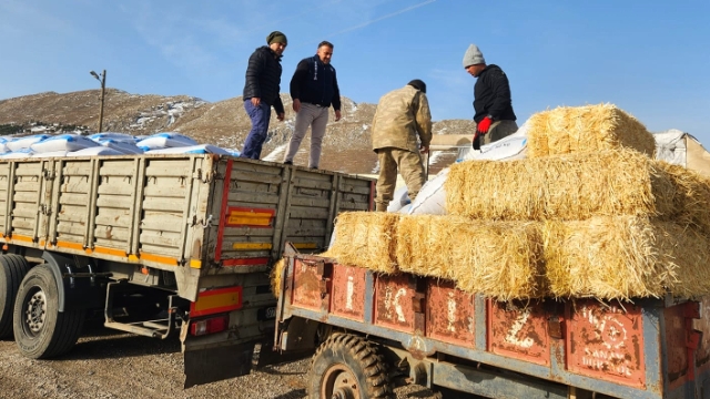 Konyaaltı’ndan yem ve saman desteği