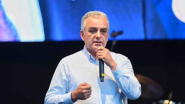 Esen’den Özcan’a gönderme