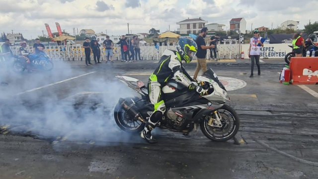 Motodrag yarışları nefes kesti