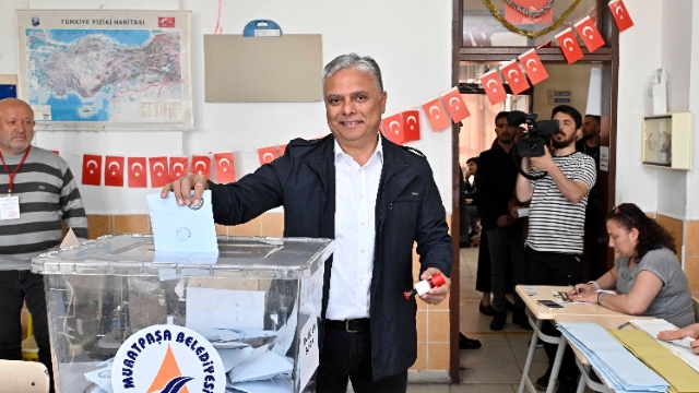 Başkan Uysal, oyunu kullandı