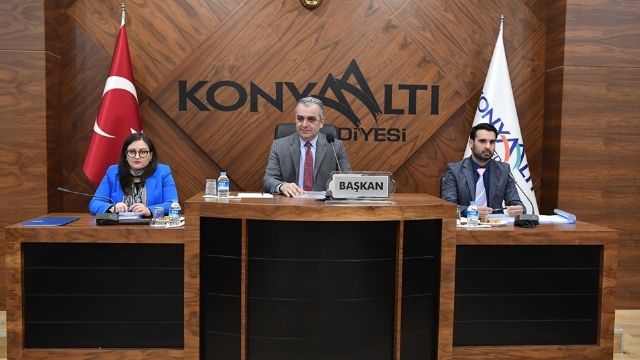 Maaş krizi büyüyor
