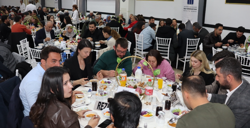 İMO üyeleri iftarda buluştu