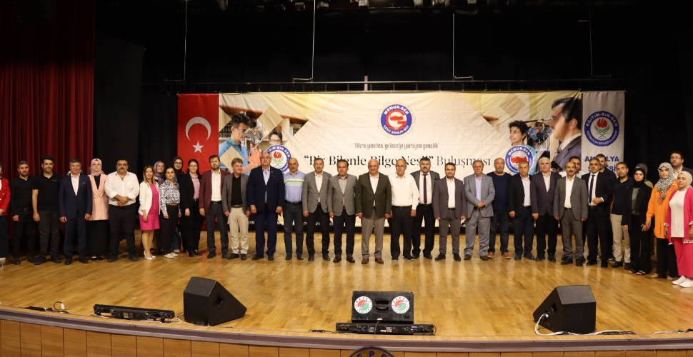‘Bir Bilenle Bilge Nesil’ ödülleri sahiplerini buldu