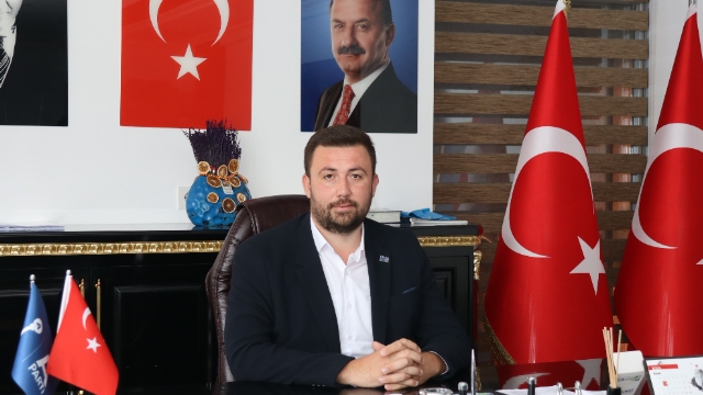 ‘Ne sağda ne soldayız’