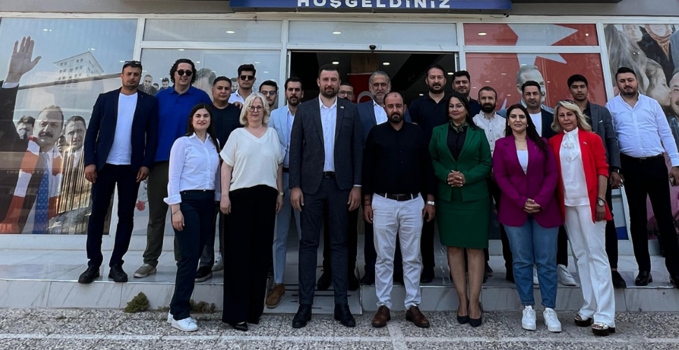 Anahtar Partililer il binasında bayramlaştı