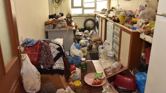 Evden 20 kamyon çöp çıktı
