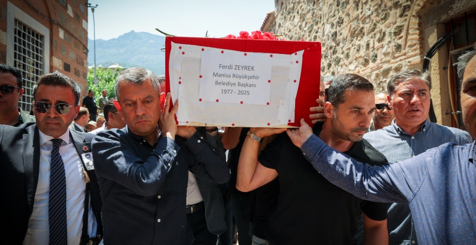 Ferdi Zeyrek gözyaşlarıyla uğurlandı