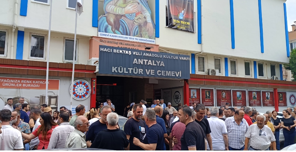 Zeki Özer gözyaşlarıyla uğurlandı