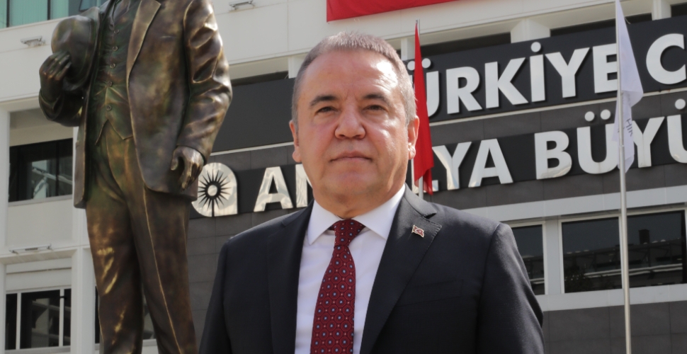 Böcek görevden uzaklaştırıldı
