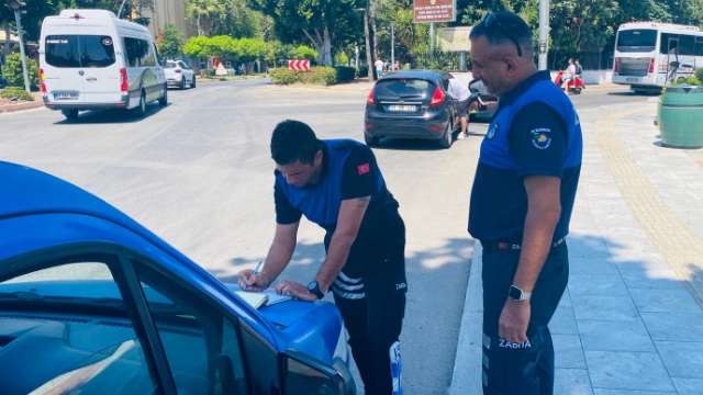 İzmariti yola attı cezayı yedi