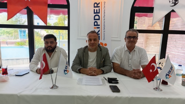 “Kimsenin adamı değilim, iş adamıyım”