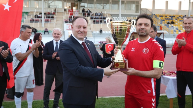 Milletvekilleri Dostluk Maçında Buluştu