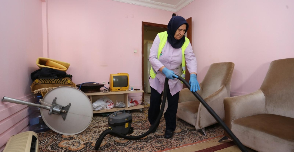 Kepez Belediyesi’nin şefkat eli Fatma teyzeye ulaştı