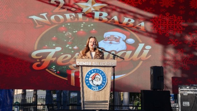 Özdemir, Noel Baba festivaline katıldı