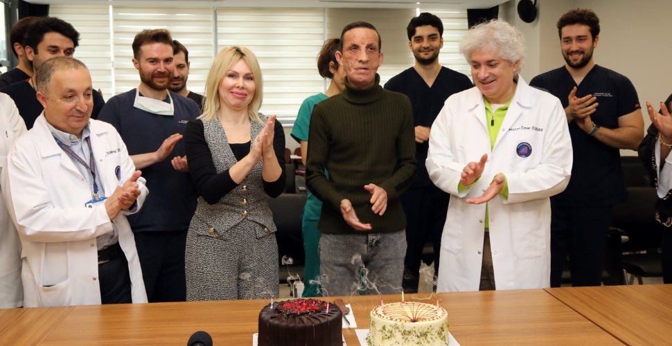 Yüzünü aldığı kişinin yaşına geldi