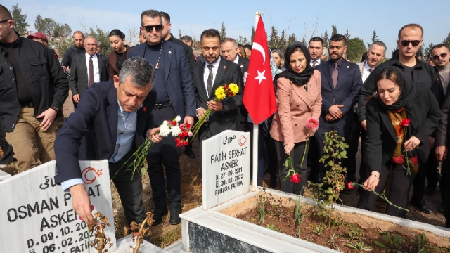 CHP Heyeti deprem bölgesinde