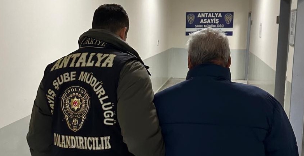 Sahte gümrük görevlisi yakalandı