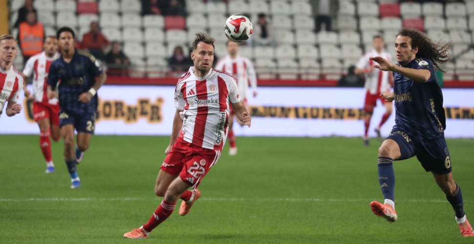 Antalyaspor zirveyi karıştırdı