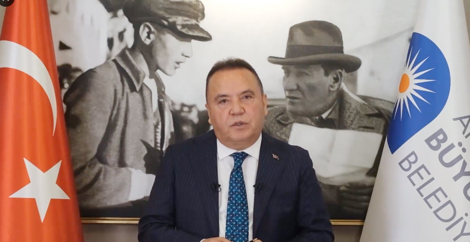 Böcek savunmasını yapıyor