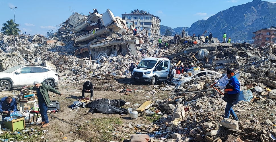 Deprem enkaz yönetimi eleştirildi