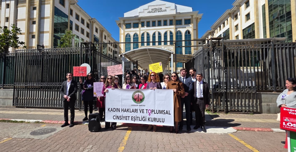 'Kadınlar evlerinde katlediliyor'