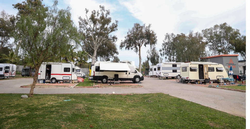 Kimisi keyiften kimisi mecburiyetten