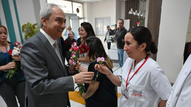 Kocagöz, sağlık çalışanlarının Tıp Bayramı’nı kutladı