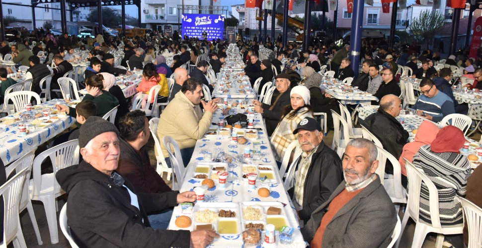Kocagöz’den iftar yemeğinde mahalleye müjde!