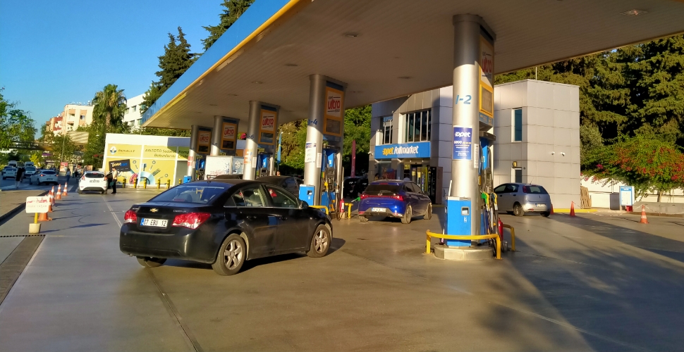 Akaryakıtta büyük indirim beklentisi