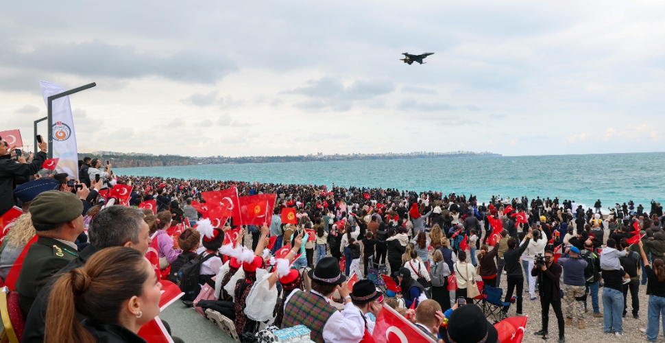 Gökyüzünün kartalı Antalya semalarında