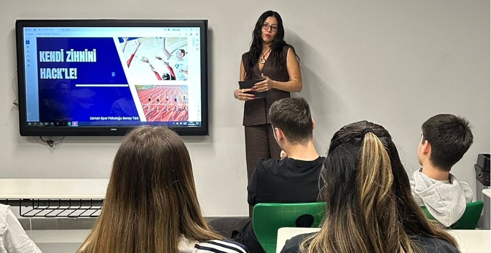 Senay Türk, Antalya Girne Koleji’nde Gençlerle Buluştu