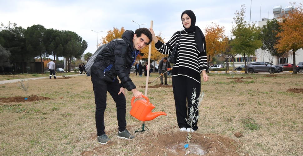 Üniversite yerleşkesine 5 Bin Fidan Dikildi