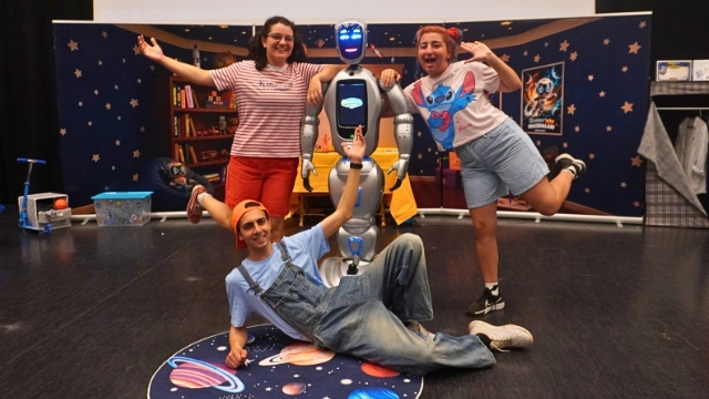 Yapay Zekâ Destekli Robot Seyircisiyle Buluştu