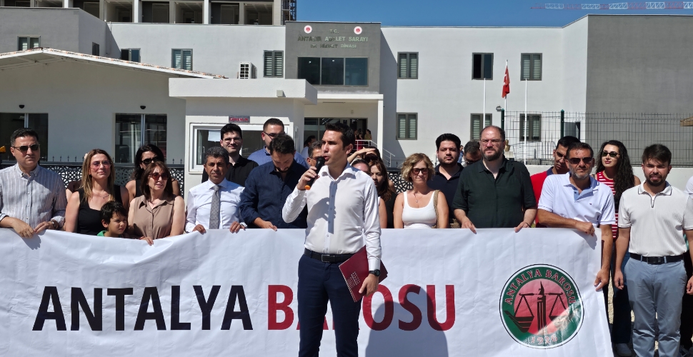 Antalya’da ‘Bölünmüş Adliye’ Tepkisi