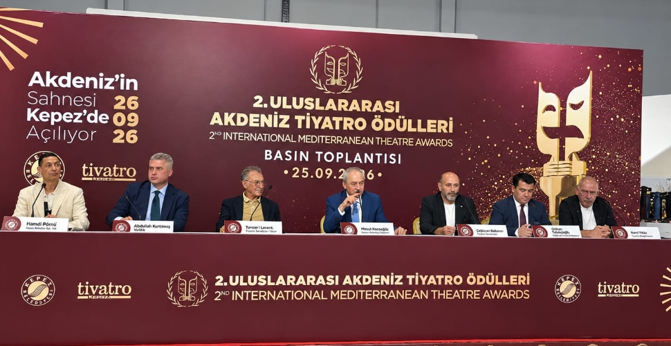 “Tiyatroyu bir umut olarak görüyorum”